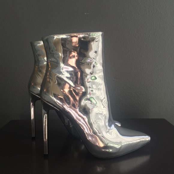 $220 Tony Bianco leather boots 

NWT - Picture 1 of 4